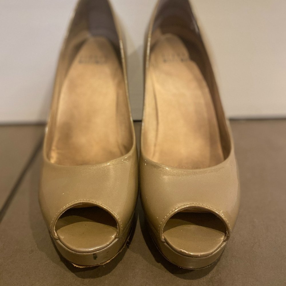 Stuart Weitzman Peep Toe Genuine Patent Leather Tan Pumps Platform size 6.5